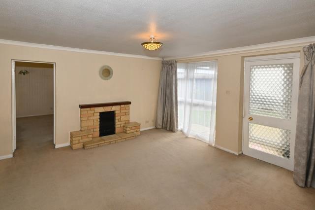 Warren Rise, Frimley, Camberley photo 3