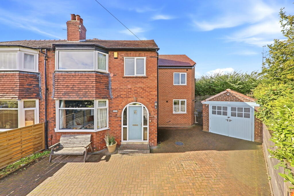 Main image of property: Tinshill Grove, Cookridge, Leeds, LS16 7AR