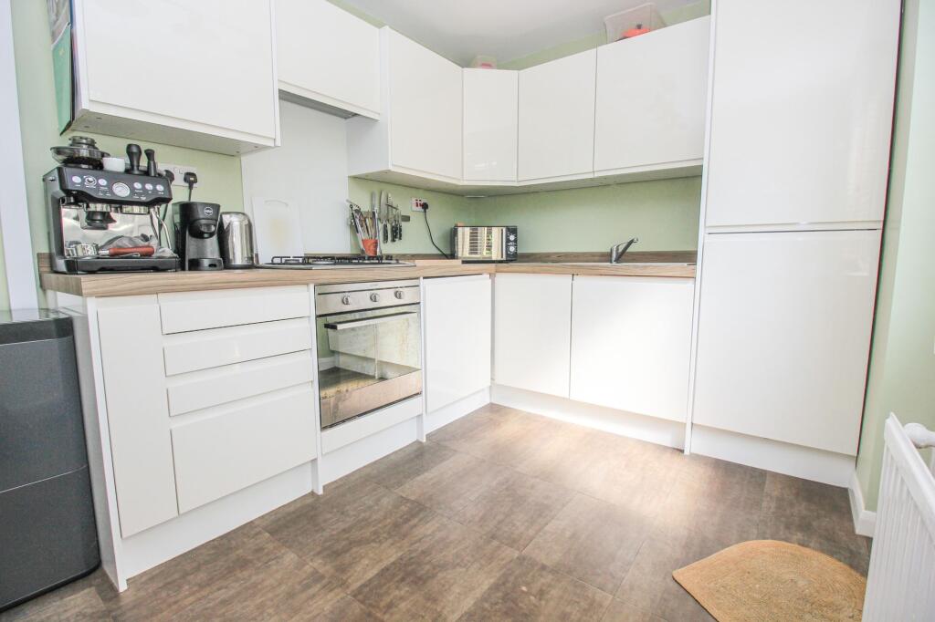 Torridge Gardens, West End, SO18 photo 4