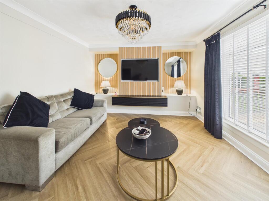 House in Glasgow - More