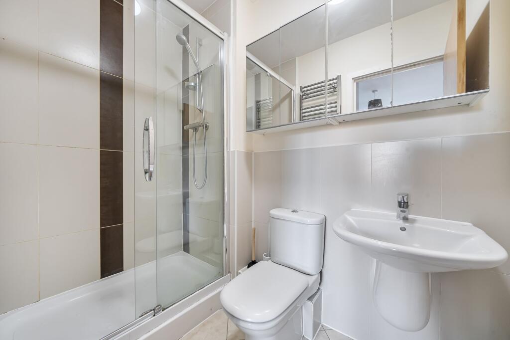 House in Epsom, Parkviews, West Ewell - More