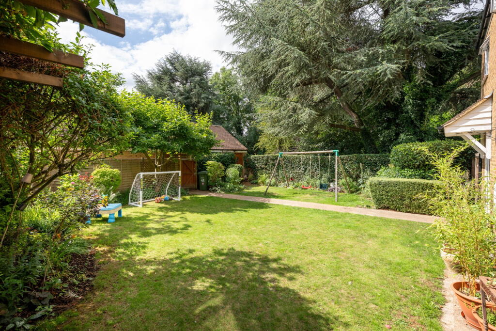 Brinsmead, Frogmore, St. Albans, AL2 2LS photo 2