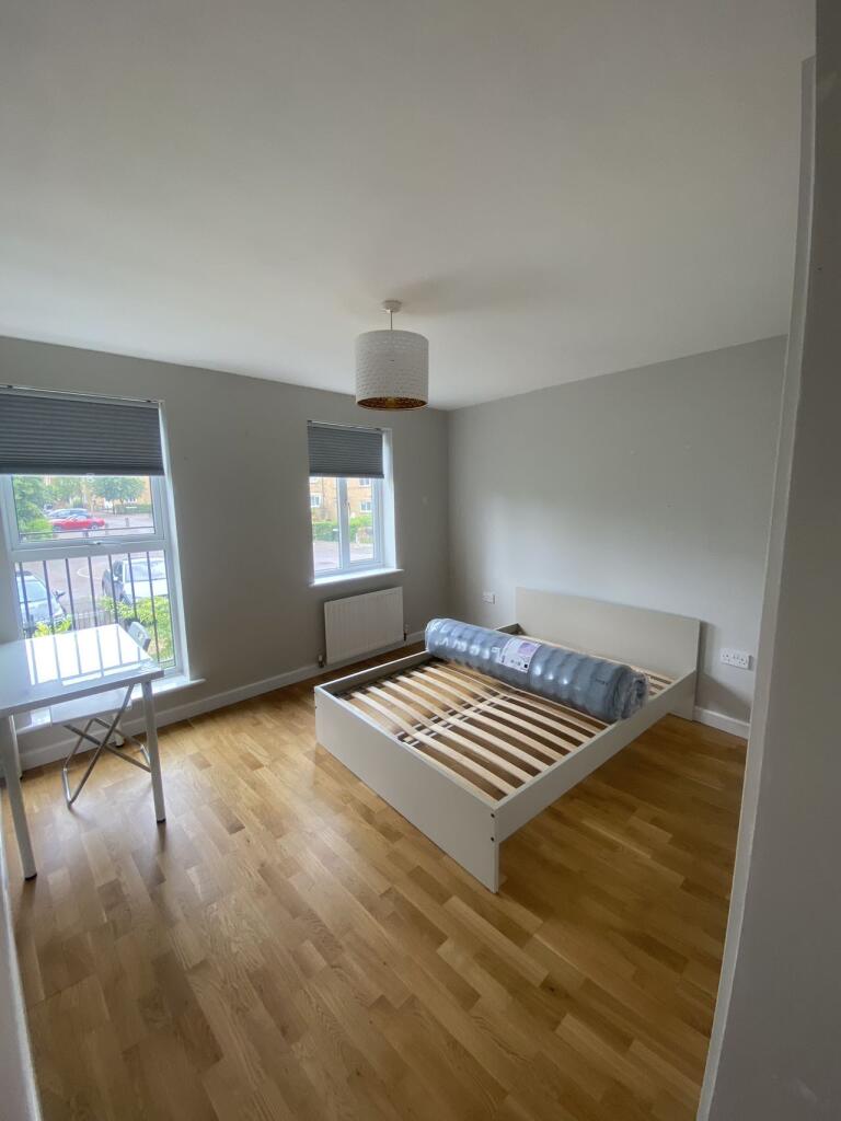 5 bedroom terraced house for rent