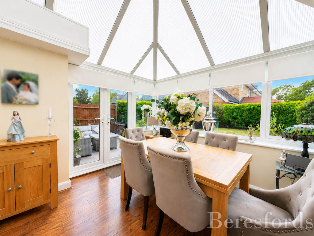 House in London, Gidea Park - View 4