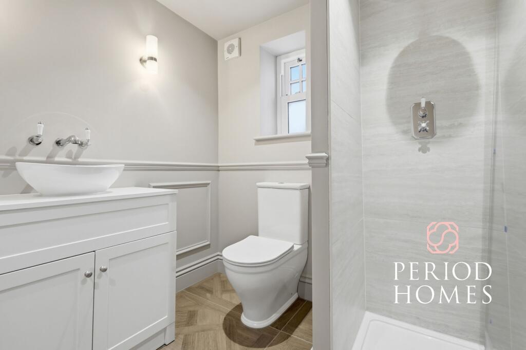 House in Brentwood, Ingatestone and Fryerning - More