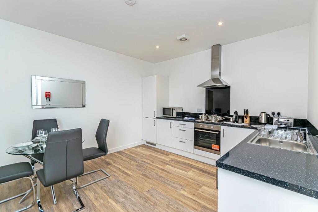 Large apartment, city road. photo 3