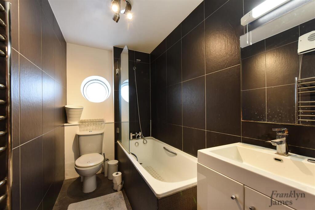 Apartment in London - More