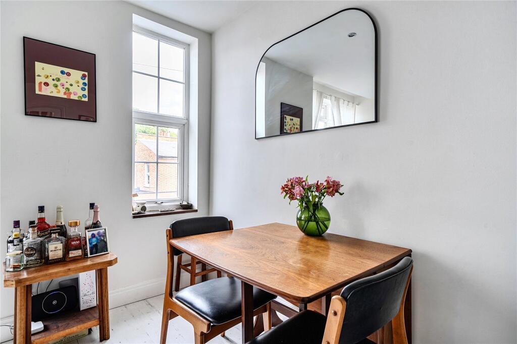 Apartment in London - View 5