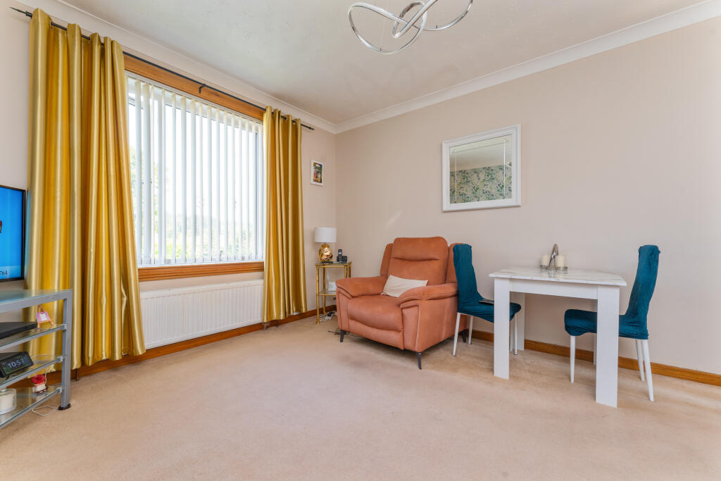 Milliken Drive, Kilbarchan, Johnstone, Renfrewshire photo 4