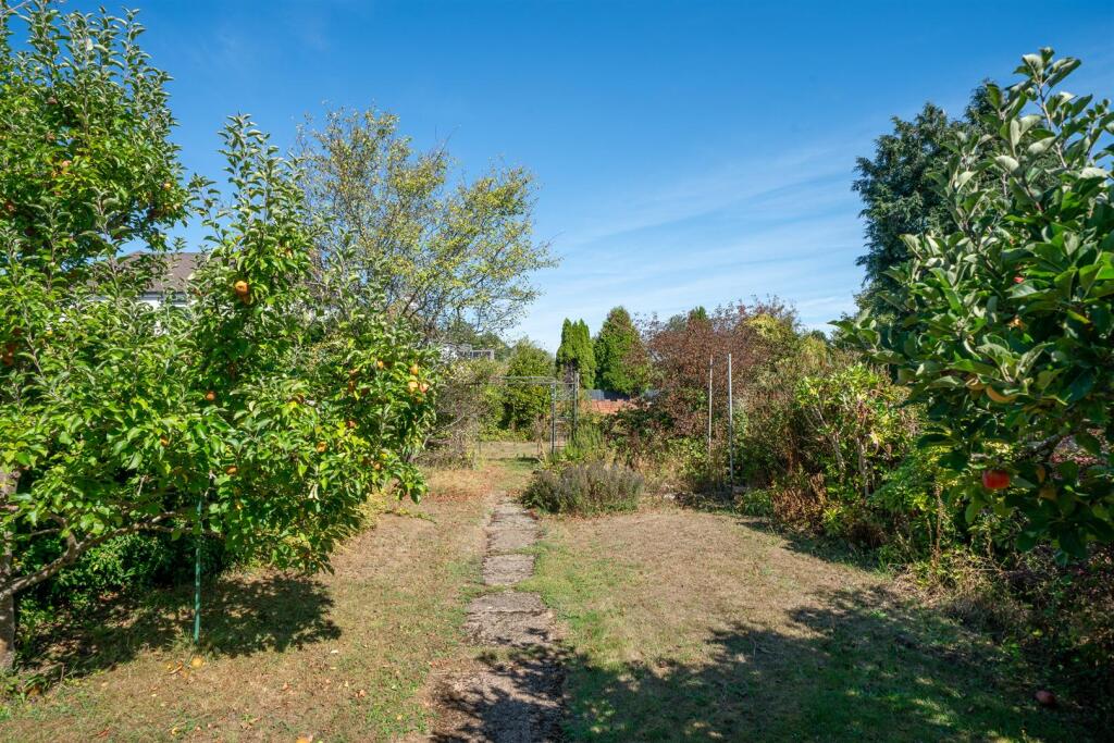 House in Three Rivers, Croxley Green - View 4