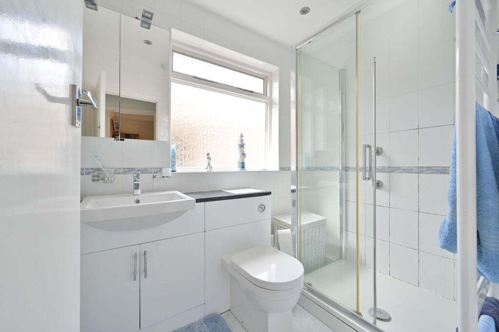 House in Hertsmere, Hertfordshire - View 5