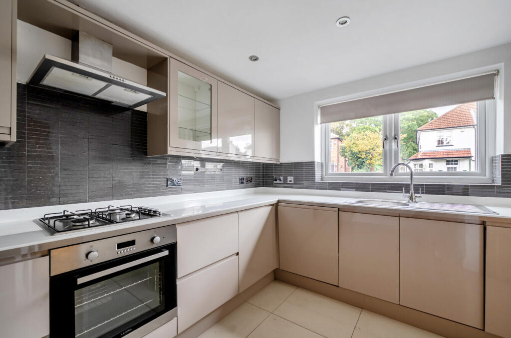 House in Leeds, Harehills Corner, Gledhow - More