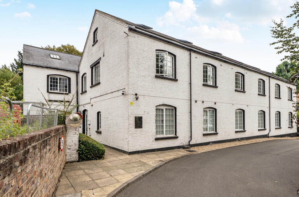 Main image of property: London Road, Mitcham, CR4