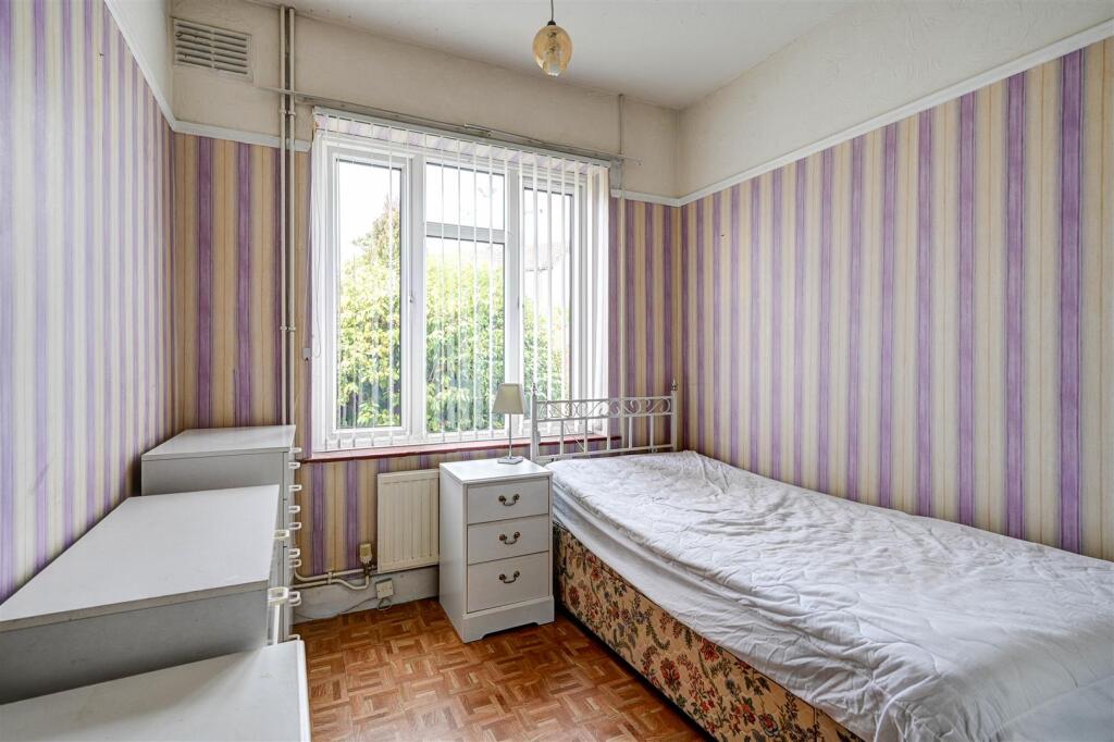 House in Great Yarmouth, Bradwell - More