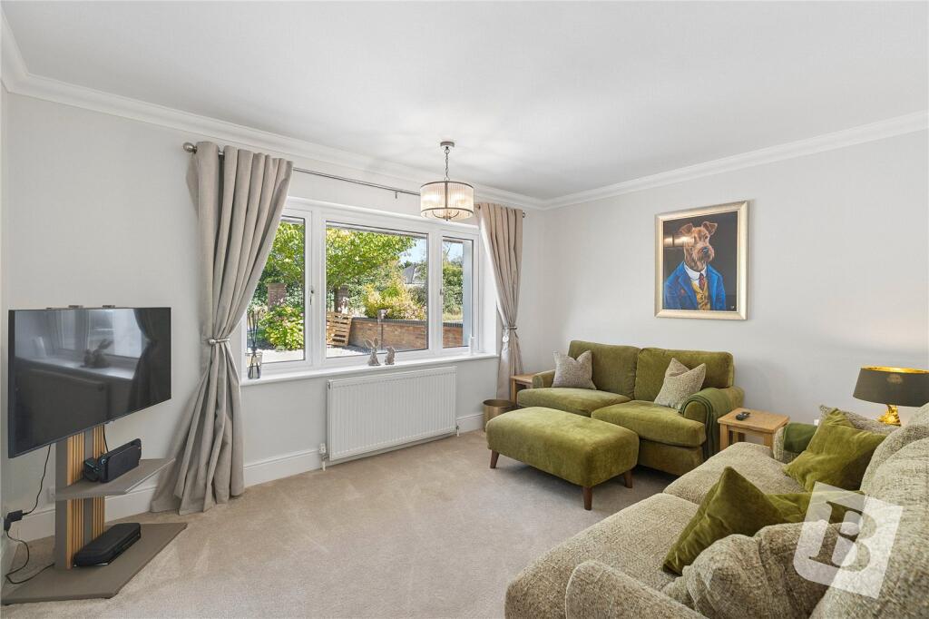 House in Epping Forest, Stapleford Abbotts - More
