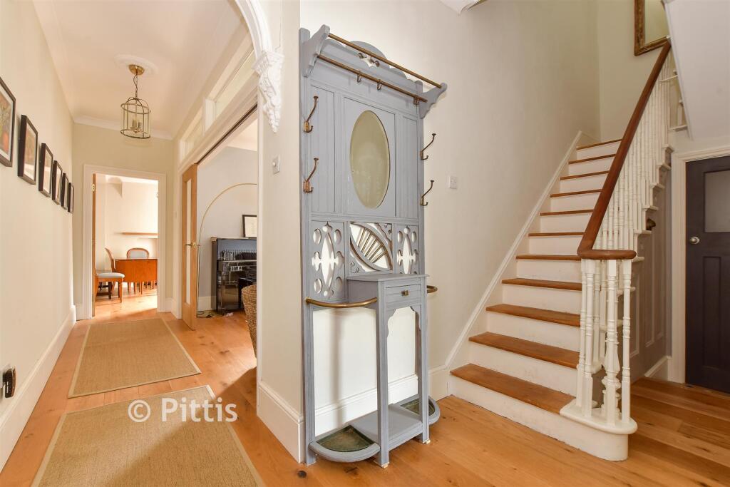 House in Cowes, Isle of Wight - View 3