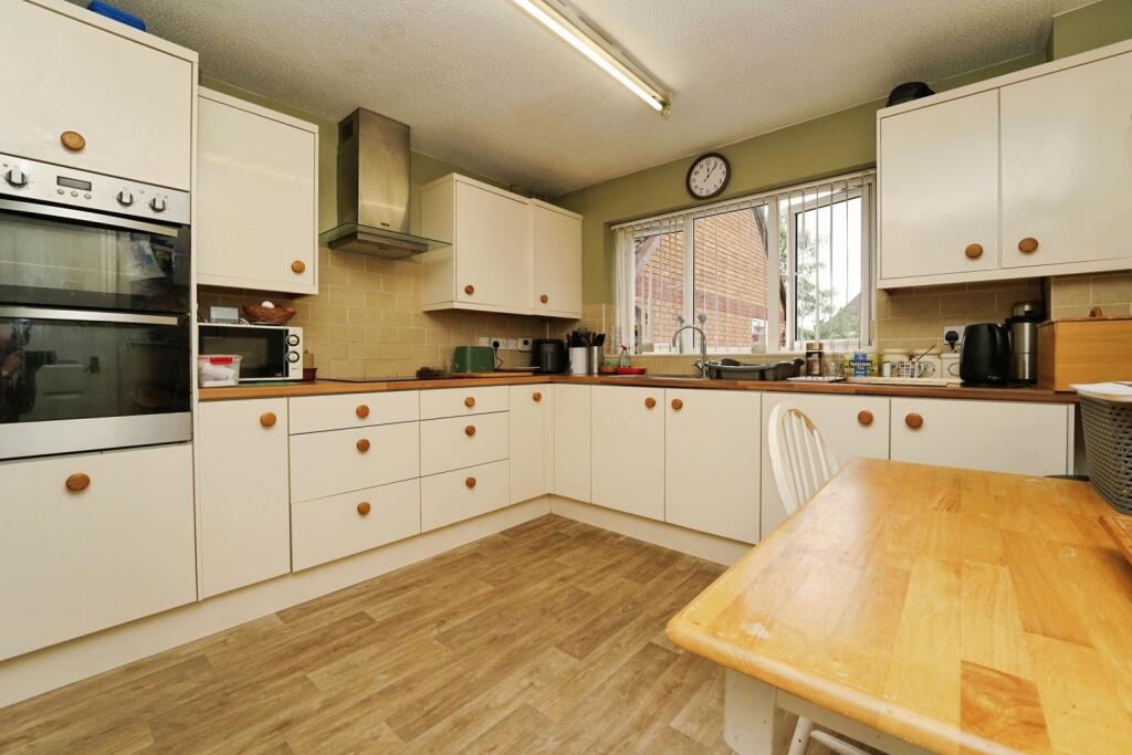 House in Worcester, Warndon - View 2
