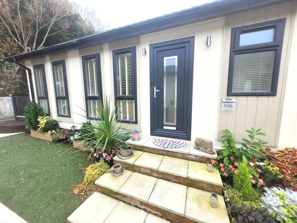 2-bed caravan on Willow Drive, Lamaleach Drive, Freckleton, Preston, £159,995