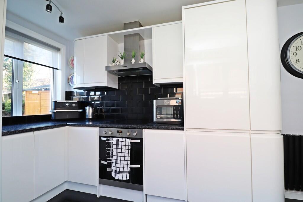 3 bed detached - West End Way, Lancing, BN15 8RL image 4