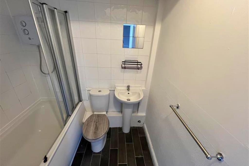 Apartment in Stockport, Heaton Chapel - View 5