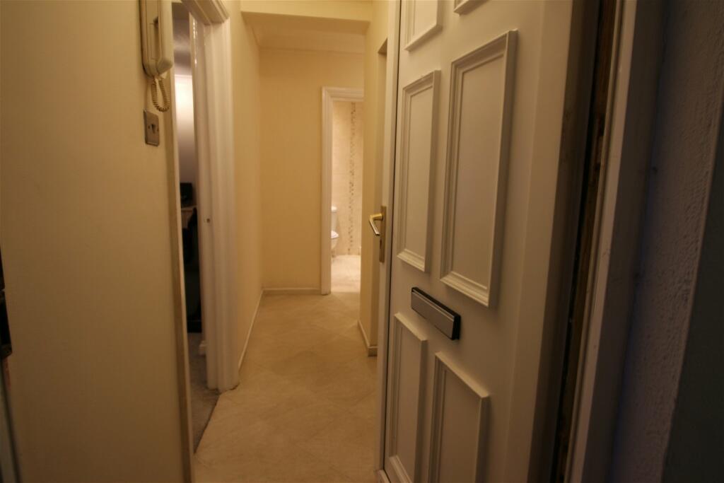 Flat 1, 157 Winner Street, Paignton, Devon, TQ3 3BP photo 2