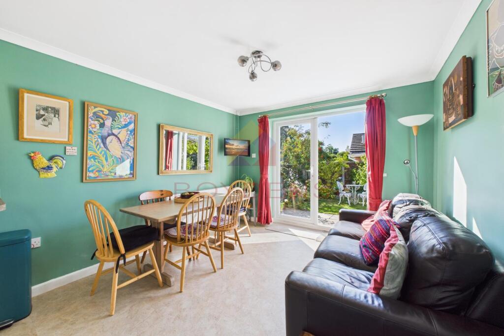 Woodland Drive, Wivenhoe photo 2