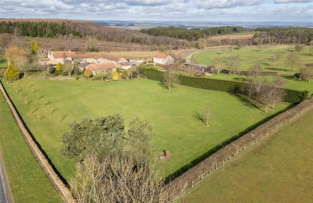 4-bed house on The Paddocks, Gilling East, York, £750,000