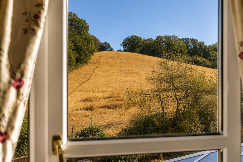 House in Gloucester - View 4