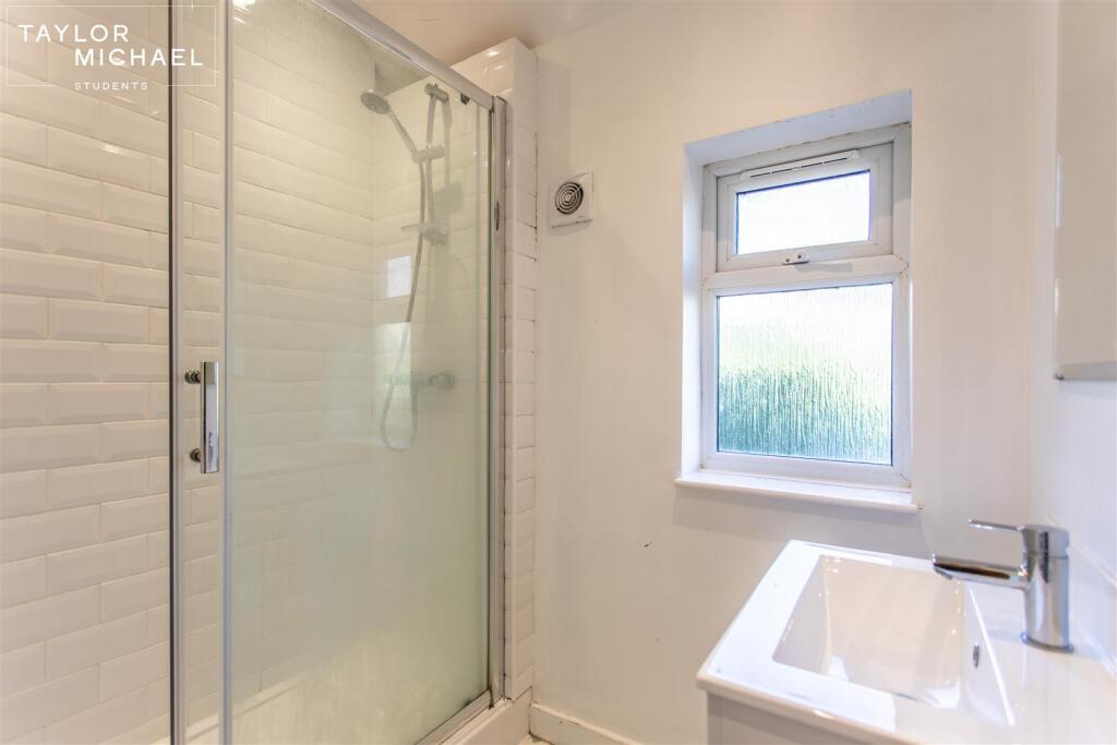6 bedroom terraced house for rent