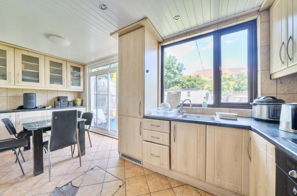 Buck Lane, Kingsbury, NW9 - View 6