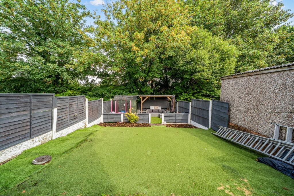 House in Leigh, Hooten Gardens, Bedford - View 4