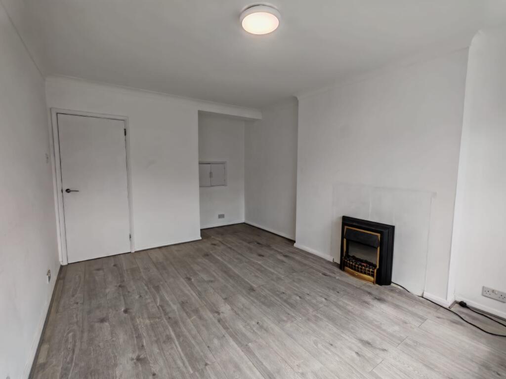 Apartment in Croydon - View 2