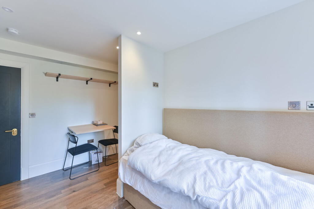 Apartment in London - View 4