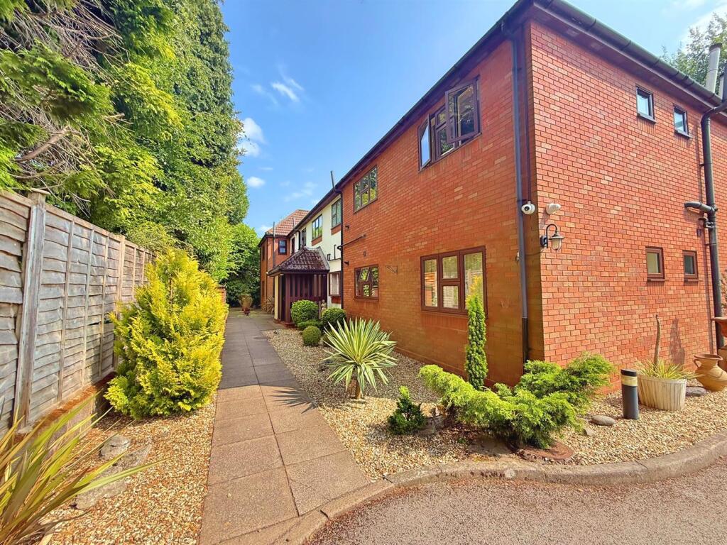 Apartment in Lichfield, Shenstone - View 2