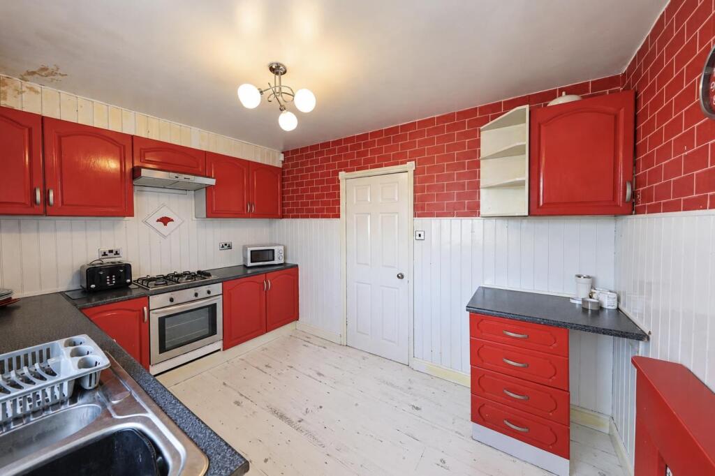 House in Hull - View 2
