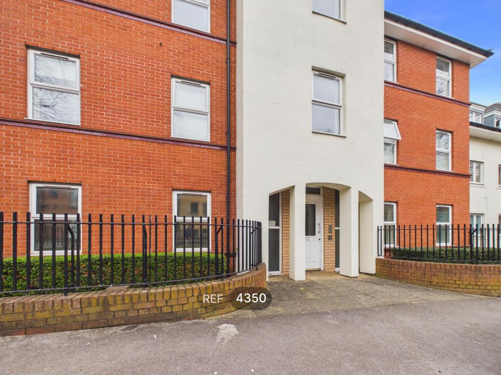 Main image of property: 51, Hamilton Road, Carrington, Nottingham, NG5 1AU