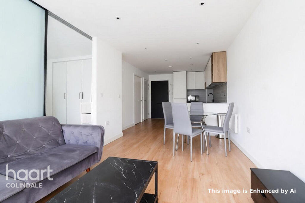 8 East Drive, London photo 4