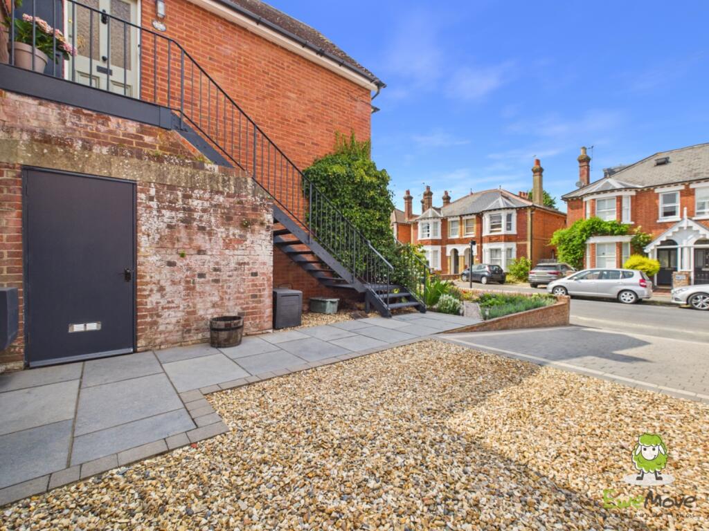 Apartment in Basingstoke and Deane, Kings Furlong - More