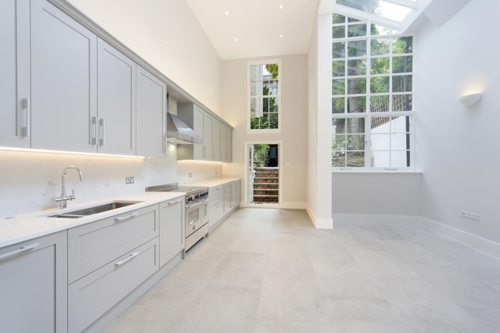 House in London, Hans Town, Chelsea - View 2