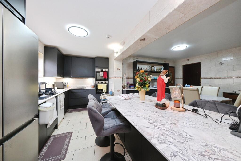 House in Doncaster - View 4
