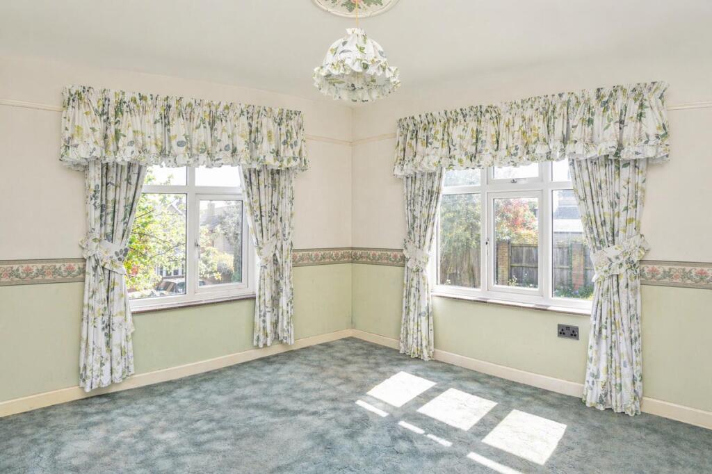 Renovation Required * Newchurch photo 4
