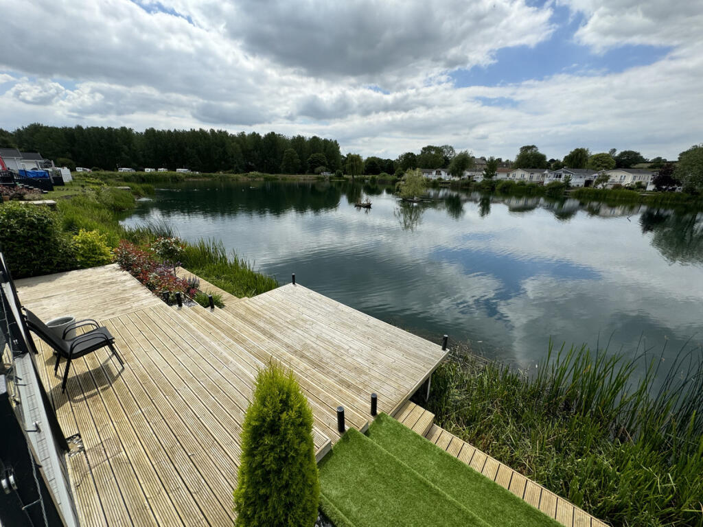 Lakeside Walk, Yarwell, PE8 photo 4