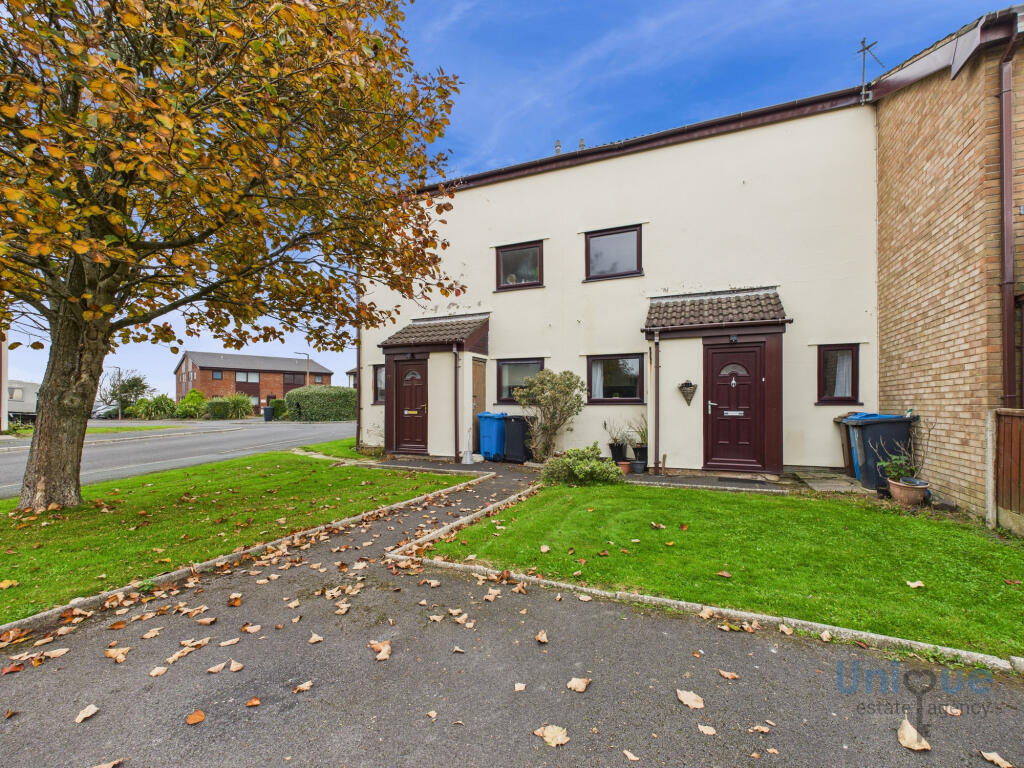 1-bed flat on Hoghton Close,  Lytham St. Annes, FY8, £80,000