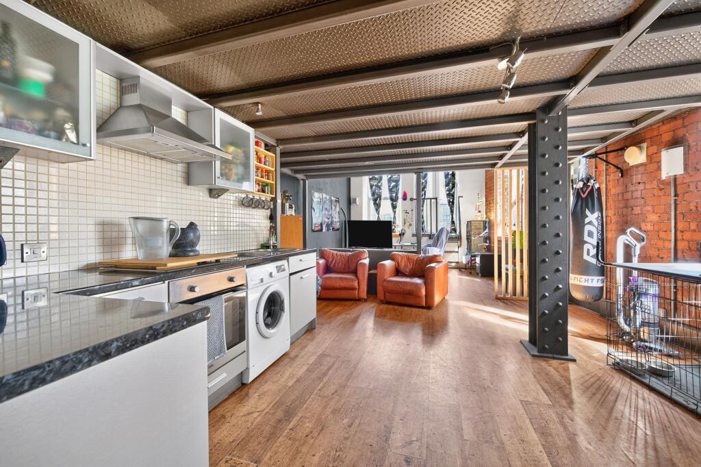 Apartment in Wakefield - More