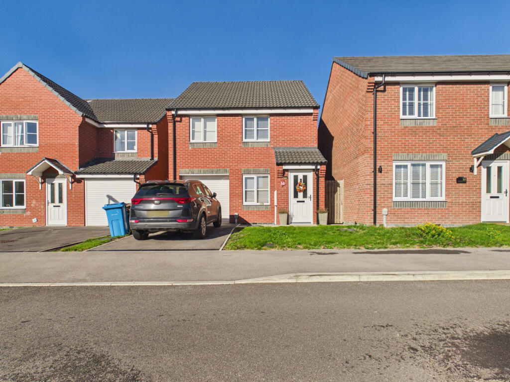 3-bed detached on Harbottle Way, Kingswood, Hull, HU7, £230,000
