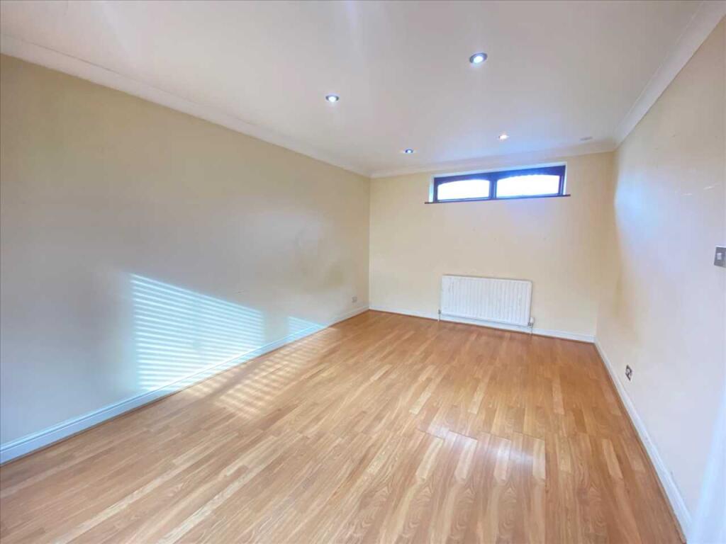 House in London - View 4