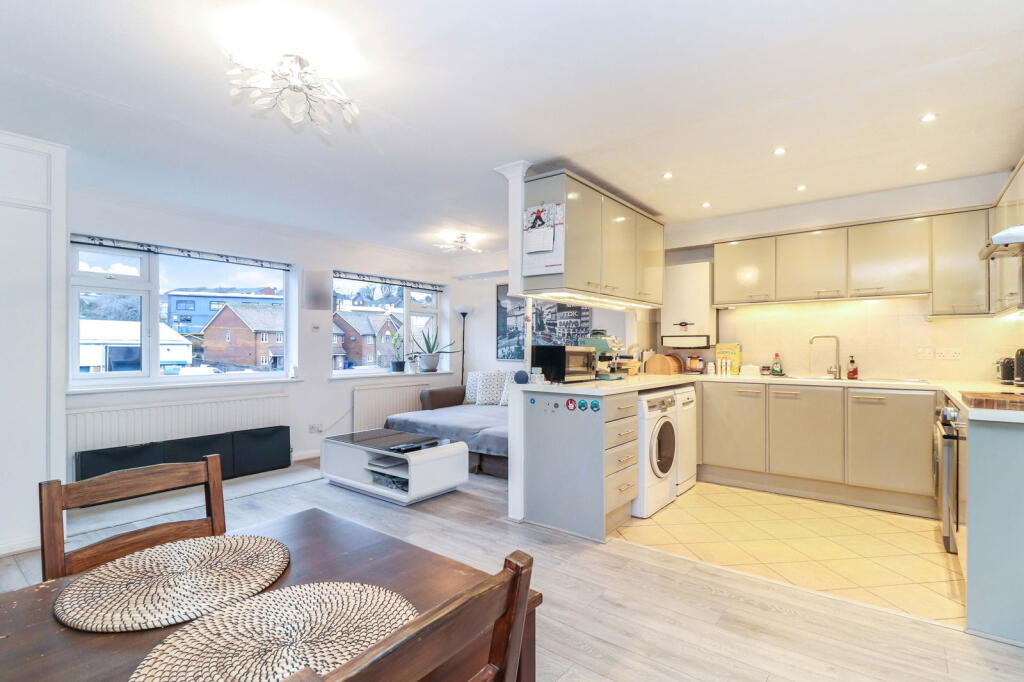 Main image of property: Masons Court, Berkhampstead Road, Chesham, HP5