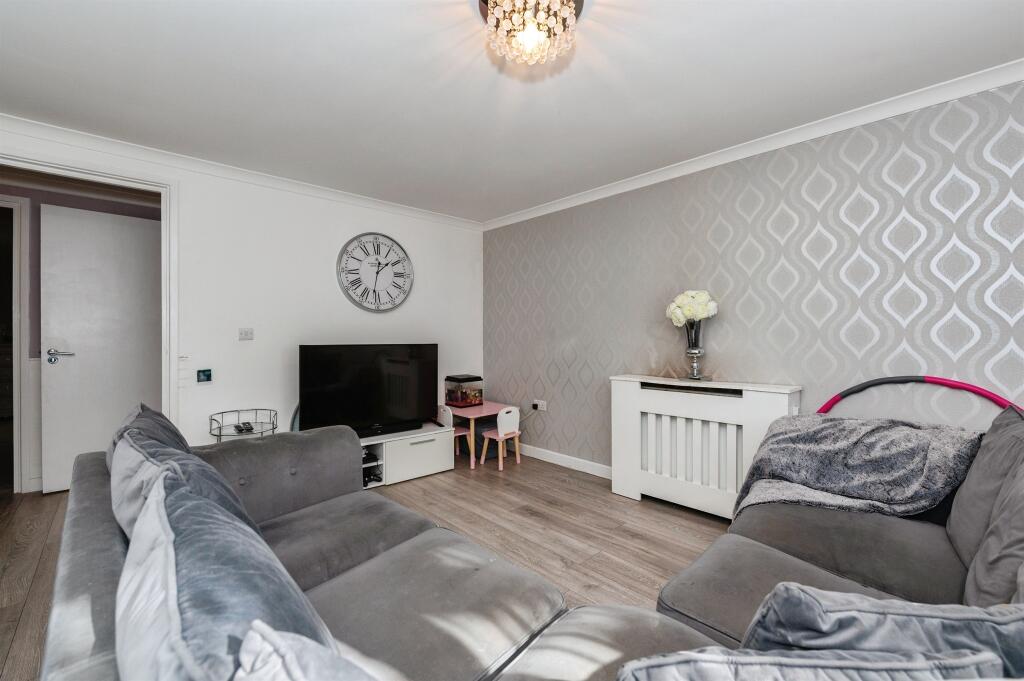 Apartment in Thurrock, Essex - View 5
