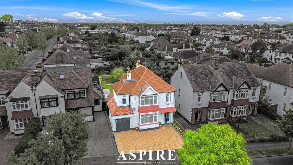 5-bed detached on Western Road, Leigh-On-Sea SS9, £1,000,000