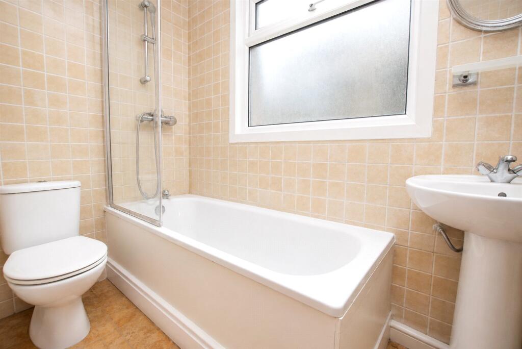 Apartment in Guildford, Surrey - View 4